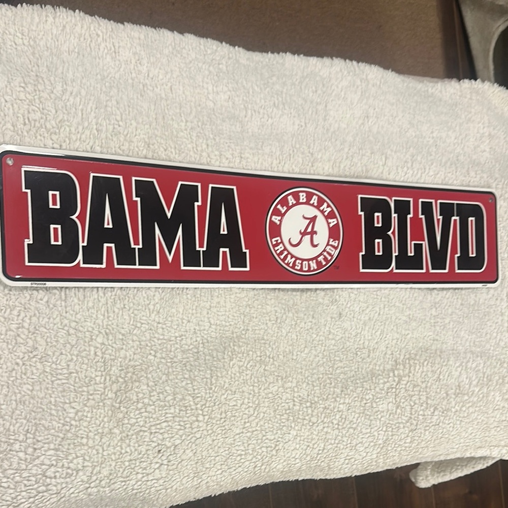 Alabama Crimson tide Bama Blvd Red and Black Street Sign, pre owned aluminum